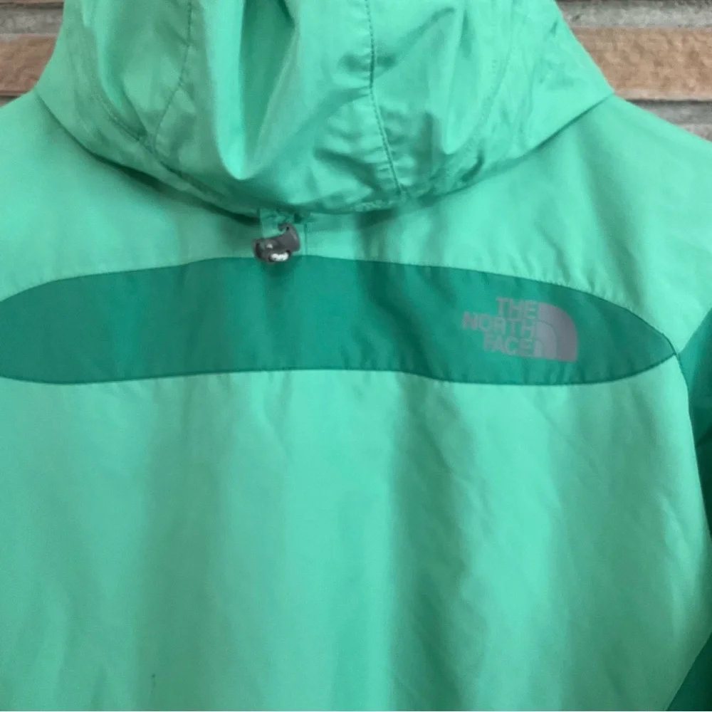 The North Face Women’s Green Hooded Rain Jacket Windbreaker Medium - Picture 5 of 8